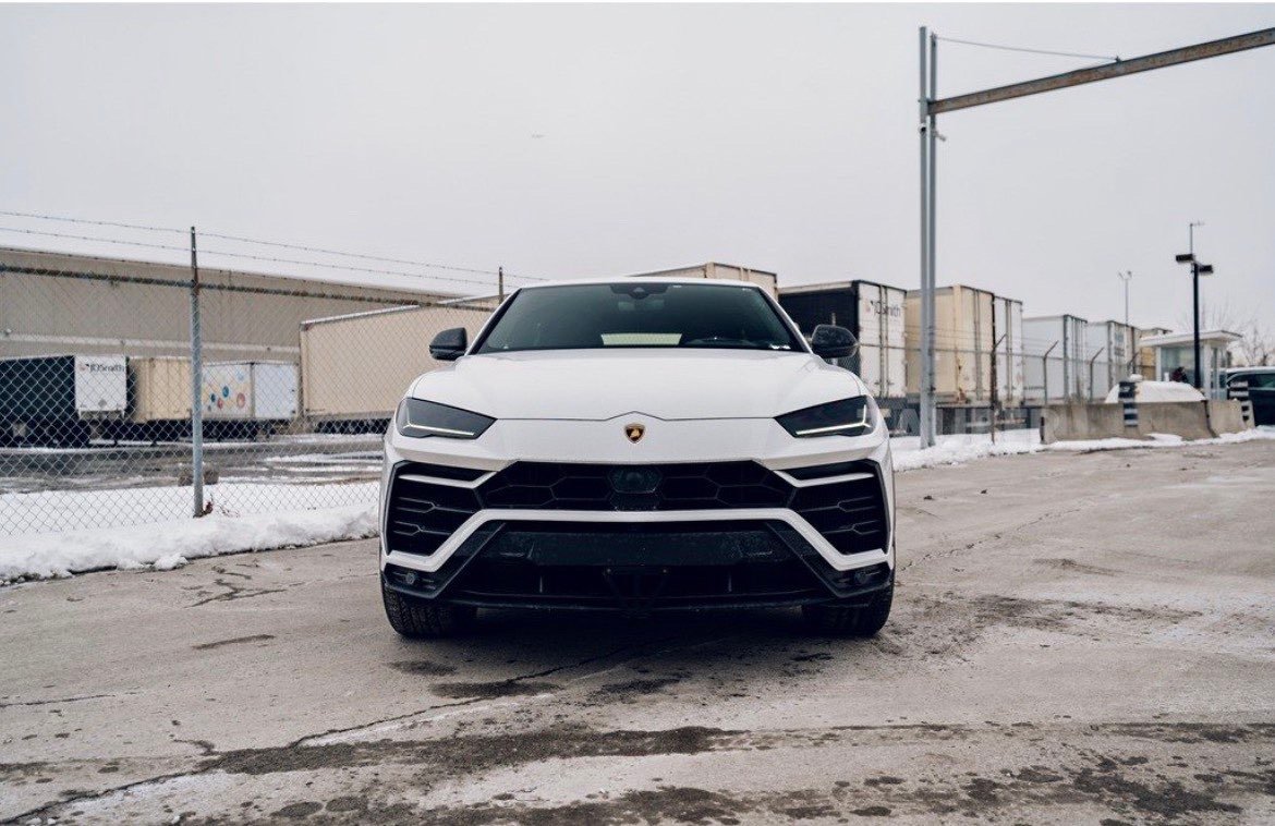 Lamborghini Urus blanc de face